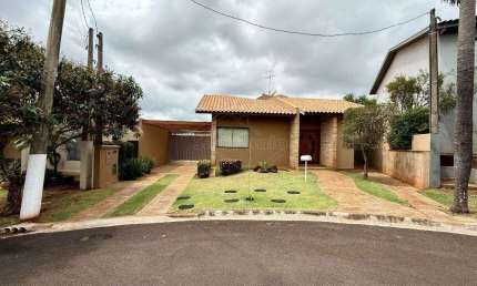 Casa em condomínio fechado com 3 quartos para alugar no Altos do Jaraguá, Araraquara , 257 m2 por R$ 5.000