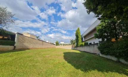 Terreno em condomínio fechado à venda no Jardim Residencial Quinta dos Oitis, Araraquara  por R$ 800.000