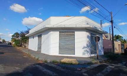 Ponto comercial, mais casa com 2 dormitorios na regiao Central.