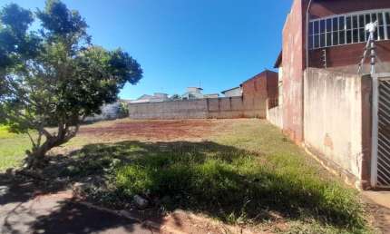 Terreno comercial para alugar no Jardim Aranga, Araraquara  por R$ 2.500