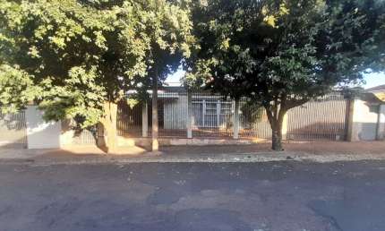 Casa com 3 quartos para alugar no Centro, Araraquara , 312 m2 por R$ 3.000