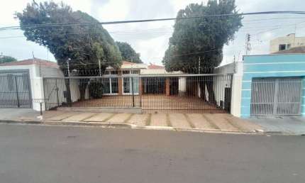 Casa com 3 quartos para alugar na Vila Progresso, Araraquara , 342 m2 por R$ 5.000