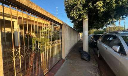 Casa com 3 quartos à venda na Vila Santana, Araraquara , 165 m2 por R$ 300.000
