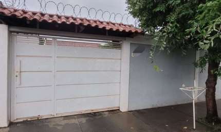 Casa com 2 quartos à venda no Jardim Biagioni, Araraquara , 199 m2 por R$ 300.000