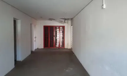 IMÓVEL COMERCIAL COM AMPLAS POSSIBILIDADES DE USO NO CENTRO