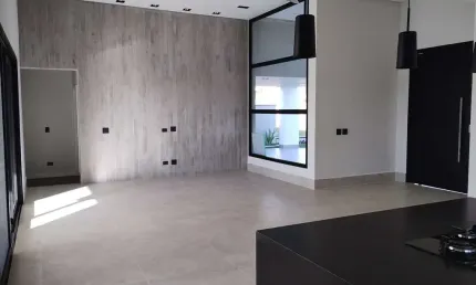 Linda casa térrea no condomínio colinas do paratehy norte