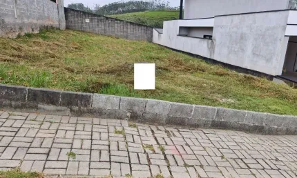UM ÓTIMO TERRENO DE 360M² NO RESIDENCIAL MANTIQUEIRA
