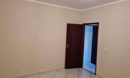 CASA TERREA NO RESIDENCIAL MANTIQUEIRA COM 3 DORMITÓRIOS