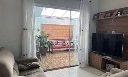 UMA CASA IMPECÁVEL NO SANTA PAULA: 3 DORMITÓRIOS TÉRREA