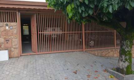 Imóvel espaçoso e completo no Jardim Santa Lúcia em Campinas-SP: 3 quartos, 1 suíte, 2 salas, 3 vagas. Aceito permuta e financiamento!