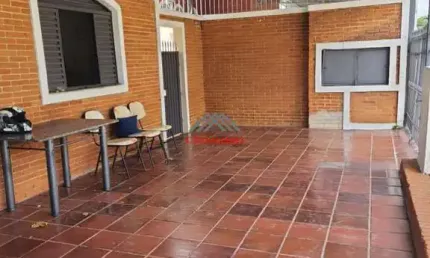 Casa à venda no Jd. Garcia em Campinas-SP: 5 quartos, 2 salas, 2 banheiros, 3 vagas de garagem, 234 m². Excelente localização!