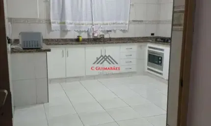 Sobrado à venda com 3 quartos e suíte no Jardim Santa Lúcia, Campinas-SP: 164m², 2 salas, 3 vagas de garagem. Venha Conferir!