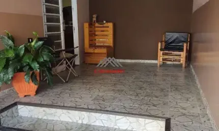 Imperdível Casa à Venda no Jardim Santa Lúcia em Campinas-SP!3 quartos, 1 suíte, 1 sala, 2 banheiros, 3 vagas de garagem, 130,00 m² de área.Próximo a escolas, mercados e saída para shopping. Calibre o