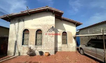 Casa à venda em Campinas-SP: 4 quartos, 1 suíte, 3 banheiros, 4 vagas. Localização privilegiada no Jardim Garcia.