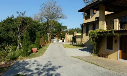 Chácara com 4 dormitórios para alugar, 10000 m² por R$ 7.586,00/mês - Jardim Torrão de Ouro - São José dos Campos/SP