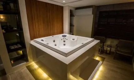 Apartamento com 5 suítes em Cabo Branco, João Pessoa. Ed. Wellington Barreto pronto para morar, luxo, exclusividade, área de lazer completa.