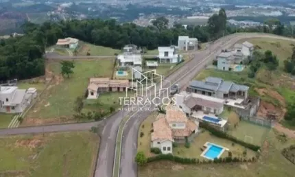 Terreno em aclive à venda no condomínio colinas de inhandjara em itupeva sp