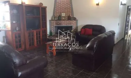 CASA TODA AVARANDADA COM MAGNÍFICA VISTA À VENDA NO CONDOMÍNIO ITAEMBÚ EM ITATIBA SP.