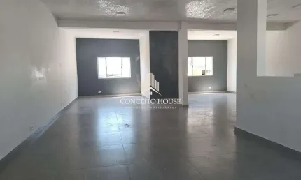 Casa comercial 3 salões com banheiro , próximo a rua valter boveri do número 251
