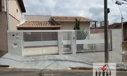 Casa à venda no bairro Village São Luiz - Poços de Caldas/MG