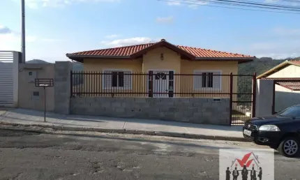 Casa à venda no bairro Estância São José - Poços de Caldas/MG