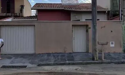Casa à venda no bairro jardim itamaraty ii - poços de caldas/mg