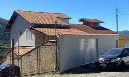 Sobrado à venda no bairro Estância São José - Poços de Caldas/MG