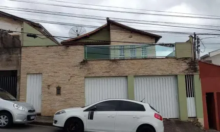 Casa à venda no bairro Jardim Ipê - Poços de Caldas/MG