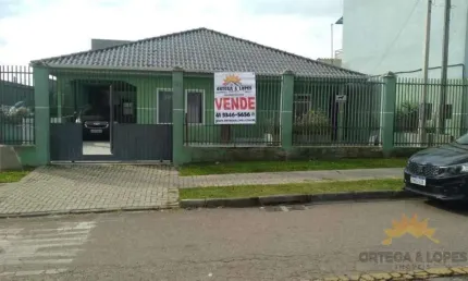 Linda casa de esquina no Tatuquara CO, 171,00 M² averbada