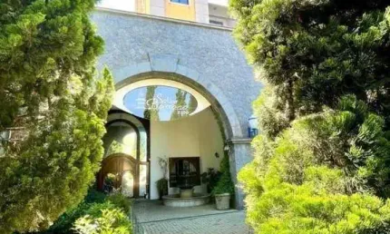 Excelente apartamento Rua Desembargador Motta, 2350  3º andar Batel