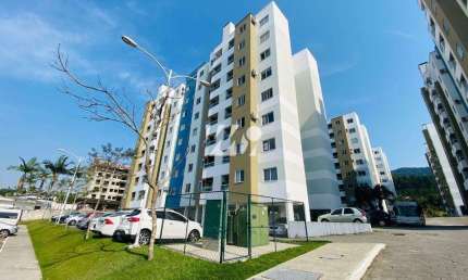 Apartamento com Piscina e 2 Quartos na Pedra Branca