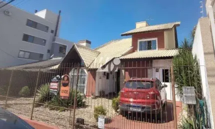 Casa com 3 quartos à venda na Rua Veneza, 1, Pagani, Palhoça