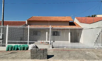 **casa ampla, reformada e com quintal gigante esperando por você!**