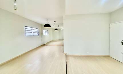 Seu novo lar em Londrina: espaçosa, reformada e com quintal dos sonhos