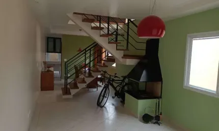 Sobrado  com oito vagas de garagem, na região do jardim prudência !