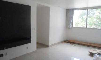 APARTAMENTO COM FINO ACABAMENTO, REPLETO DE ARMÁRIOS, PRÓXIMO A VILA MASCOTE !