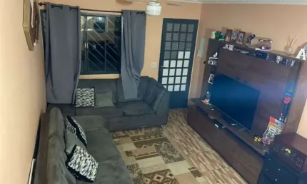 SOBRADO EM CONDOMÍNIO FECHADO NA REGIÃO DA CIDADE ADEMAR.