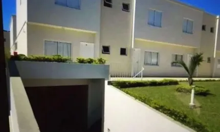 SOBRADO EM CONDOMÍNIO FECHADO NO MELHOR DA VILA MARARI.