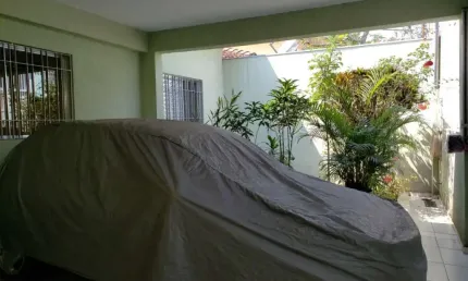 CASA TÉRREA SEMI-NOVA, LOCALIZADA  EM RUA FECHADA COM SEGURANÇA 24 HORAS.