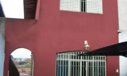 SOBRADO COM QUINTAL GRANDE HÁ 1400 METROS DO METRÔ JABAQUARA.