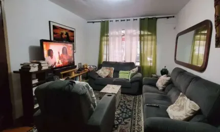 SOBRADO COM SUÍTE, NO MELHOR DA  VILA SANTA CATARINA!