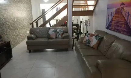 SOBRADO COM FINO ACABAMENTO, NO MELHOR DA VILA MARARI !