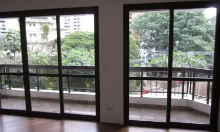 Apartamento Vila Nova Conceição com 3 suítes 3 vagas apenas 400 metros do Parque do Ibirapuera