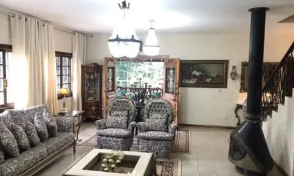 Sobrado Jardim das Palmeiras 257m2 com 3 dorm 1 suite 6 vagas condomínio fechado e muita área verde