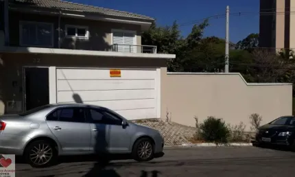 Lindo Sobrado no Jardim Prudência - 2 Dormitórios, 2 Suites, 2 Vagas - Padrão Superior.
