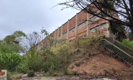 Barracão / Galpão / Depósito à venda na Avenida Pirâmide, 343, Eldorado, Diadema