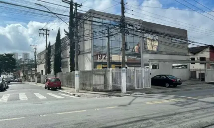 GALPÃO COM FINO ACABAMENTO NO MELHOR DA AV. CUPECÊ !