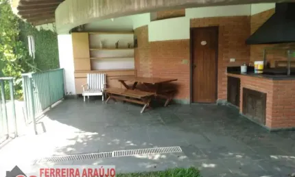 CASA TERREA NO BROOKLIN VELHO  COM PISCINA 04 VAGAS