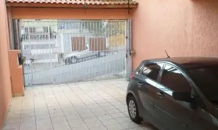 Lindo sobrado localizado á 300 metros da av. santa catarina.