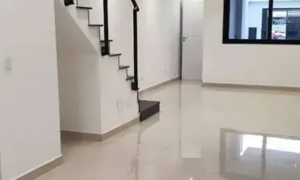 SOBRADO NOVO COM FINO ACABAMENTO NO MELHOR DO CAMPO GRANDE.